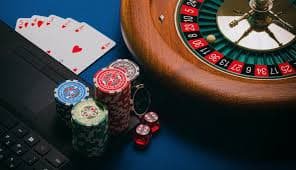 Antarmuka aplikasi mpo900 menampilkan pasar Liga 1 dan live dealer